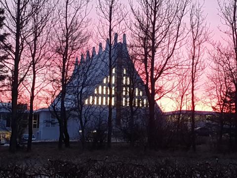 Grensáskirkja í upprisuljóma 2026